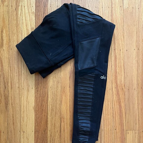 ALO Yoga Other - Alo High Waist Moto 7/8 Leggings